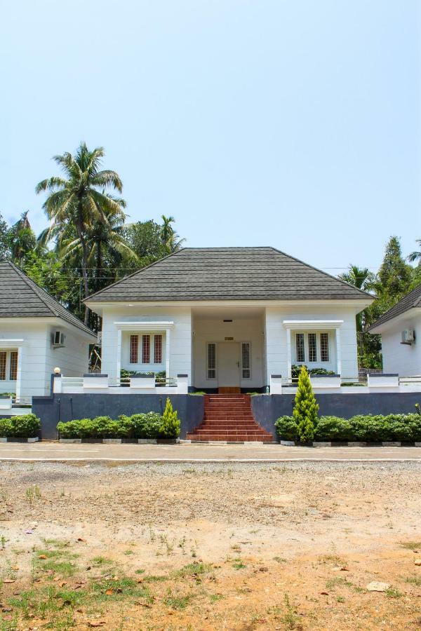 Magic Land Resorts Athirapally Irinjalakuda Exteriér fotografie